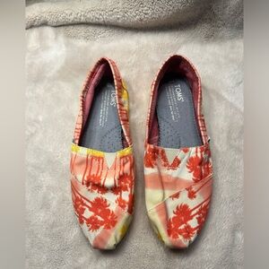 Toms flats women size 6 tropical